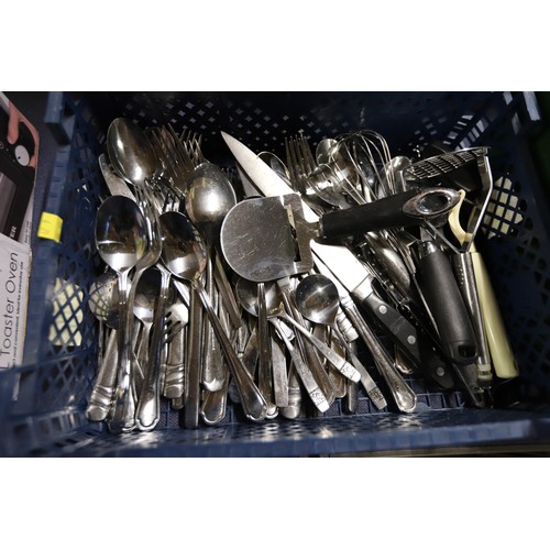 238 - Modern stainless cutlery