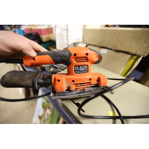 243 - Black & Decker sander - warranted until 12 noon Tuesday following the above sale