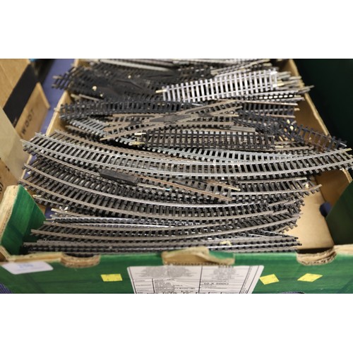 250 - Selection of Hornby 00 gauge train track as follows - approx. 102 long curves, 25 long straight, 80 ... 