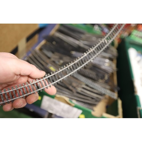 250 - Selection of Hornby 00 gauge train track as follows - approx. 102 long curves, 25 long straight, 80 ... 