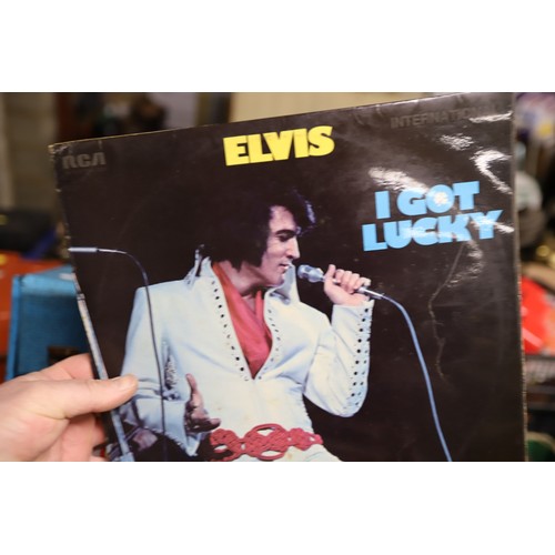 251 - Over 100 records, Elvis, Bob Dylan, Carpenters, Cliff, etc