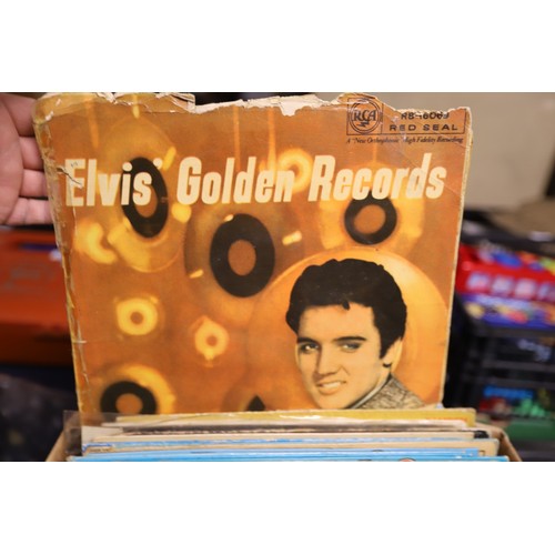 251 - Over 100 records, Elvis, Bob Dylan, Carpenters, Cliff, etc