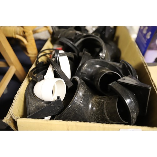 255 - Plastic drainage/plumbing spares