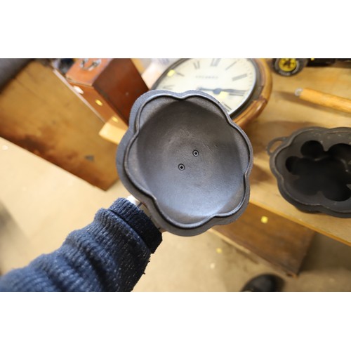 348 - Cast iron pan x2