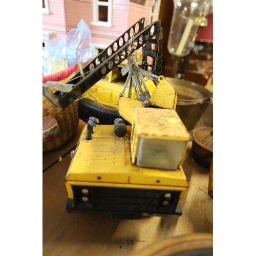 349 - Vintage tonka crane