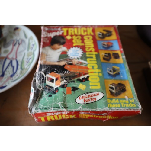 366 - Truck construction set & tin of Meccano