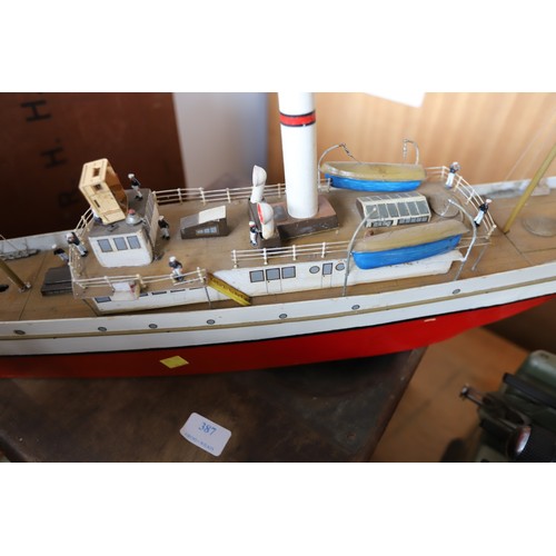 386 - Motorised large model steamboat