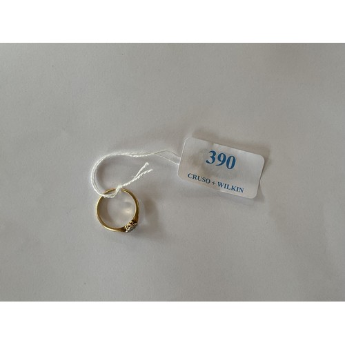 390 - 18ct & platinum ring - 2.46gms