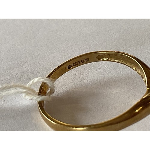 392 - 9ct gold ring 1.3gms