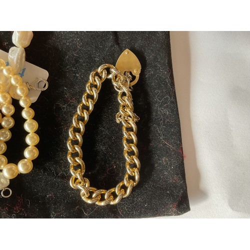 404 - Bracelet, necklace, pearls