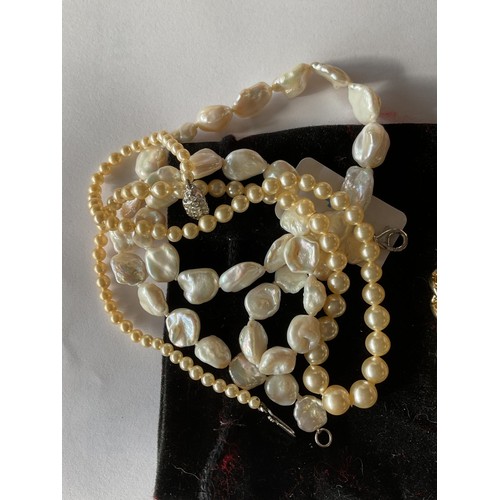 404 - Bracelet, necklace, pearls