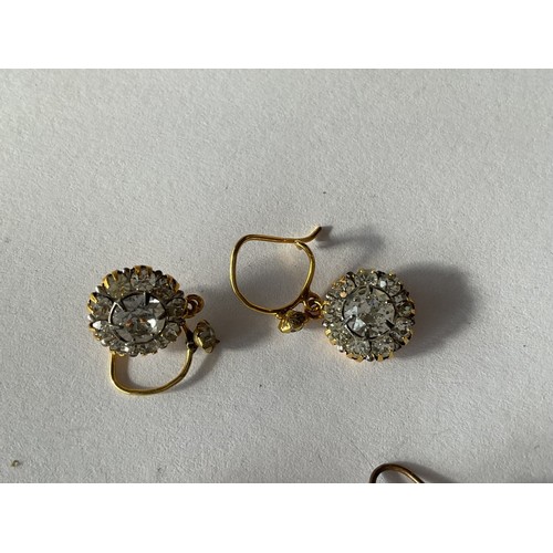 405 - 4 earrings, 2x 9ct gold & 2 others