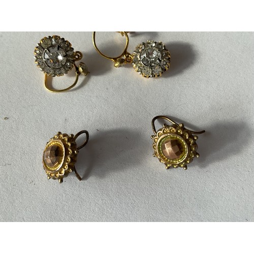 405 - 4 earrings, 2x 9ct gold & 2 others