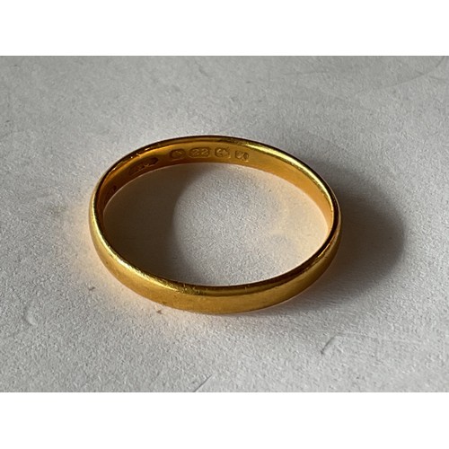 409 - Hallmarked 22ct gold wedding band 2.6gms total