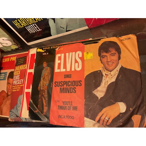 492 - Elvis Presley memorabilia, incl various singles, Elvis monthly, ephemera, etc