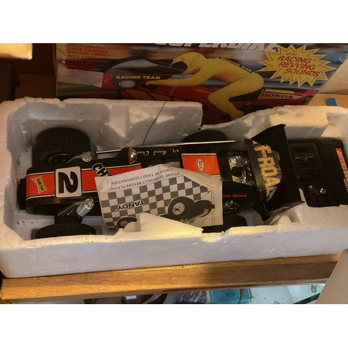 495 - 2 radio controlled toys