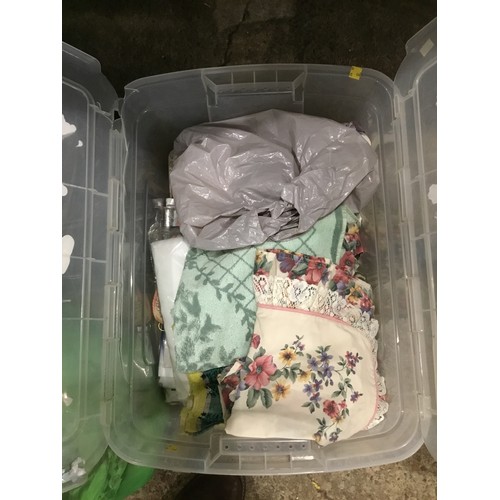 121 - 3 bags & tub of bedding, etc