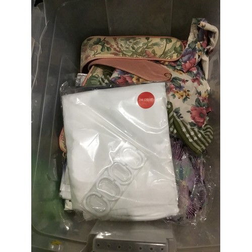 121 - 3 bags & tub of bedding, etc