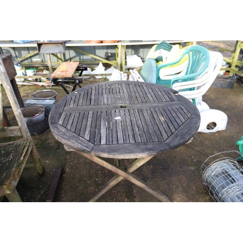 53A - Round wooden table