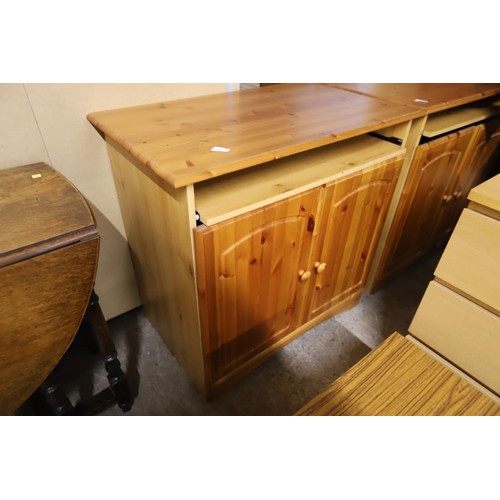 692 - Pine computer desk