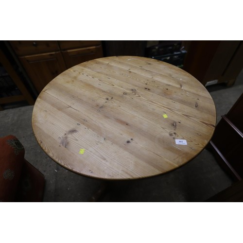 661 - Pine circular table