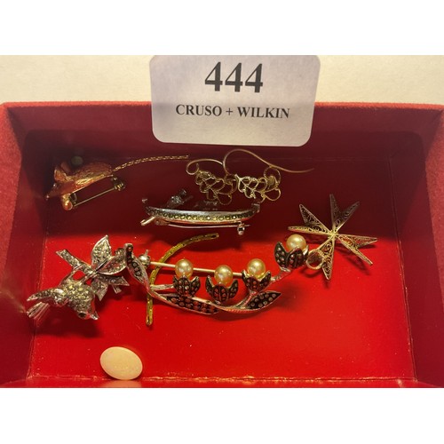 444 - 6 x  Small decorative broaches