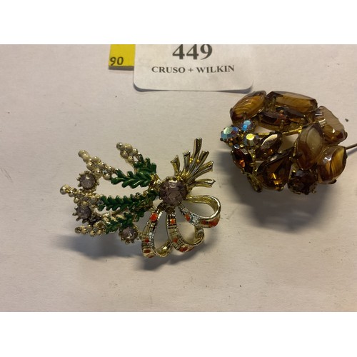 449 - 6 x various decorative brooches