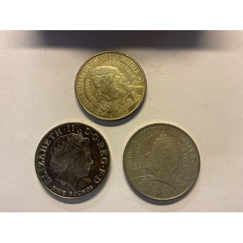 451 - 3 x Queen mother Five pound coins