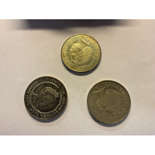 451 - 3 x Queen mother Five pound coins