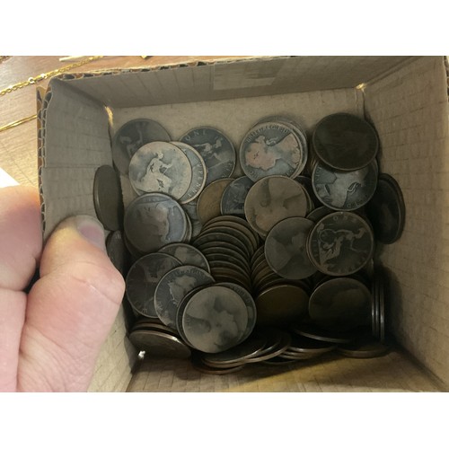 454 - Large quantity of Victorian and Elizabeth the second pennies etc