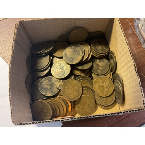 454 - Large quantity of Victorian and Elizabeth the second pennies etc