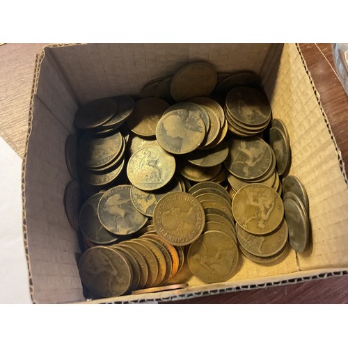 454 - Large quantity of Victorian and Elizabeth the second pennies etc