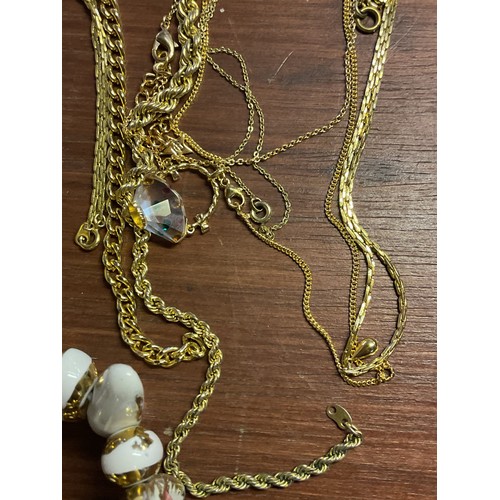 481 - Qty of various costume jewellery, incl necklaces, pearls, etc