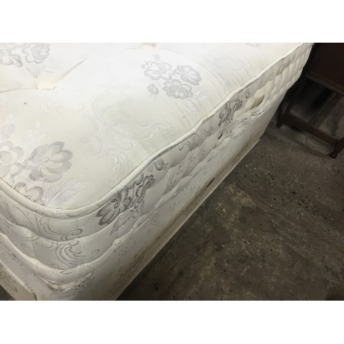 663 - 5' bed & mattress