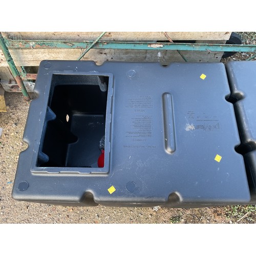 2A - 2 F&E plastic tanks with fittings