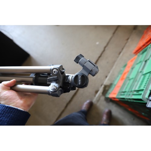 Delta 70 spotting scope with velbon delta tripod