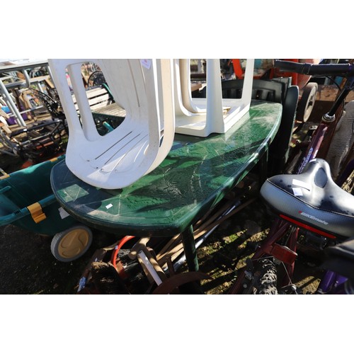 43 - Green garden table, 2 white chairs & table