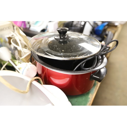 284 - Various kitchen appliances - warranted until 12 noon Tuesday following the above sale