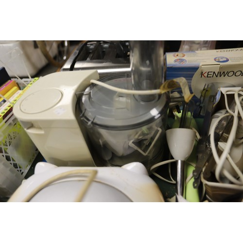 284 - Various kitchen appliances - warranted until 12 noon Tuesday following the above sale