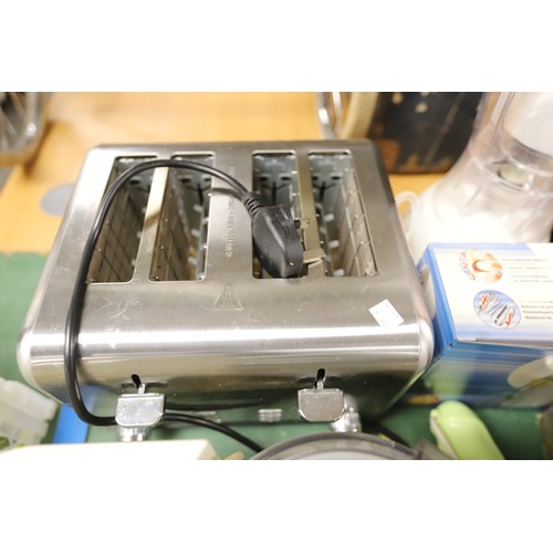 284 - Various kitchen appliances - warranted until 12 noon Tuesday following the above sale