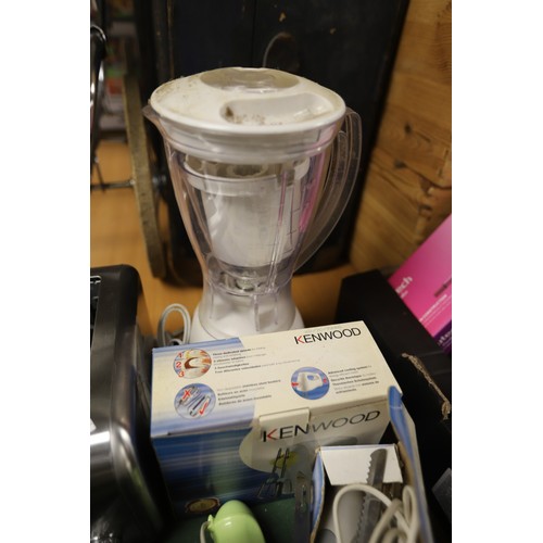 284 - Various kitchen appliances - warranted until 12 noon Tuesday following the above sale