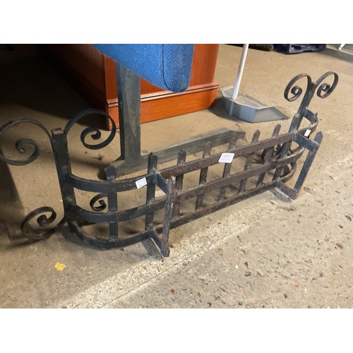 345 - Cast iron fire fret