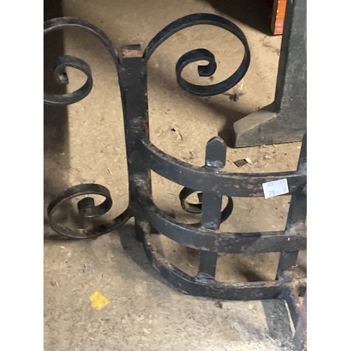 345 - Cast iron fire fret