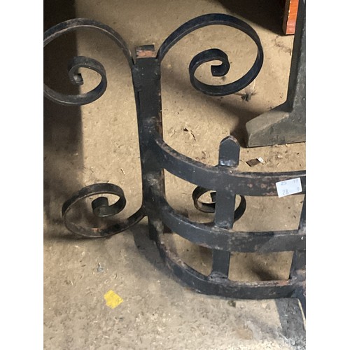 345 - Cast iron fire fret