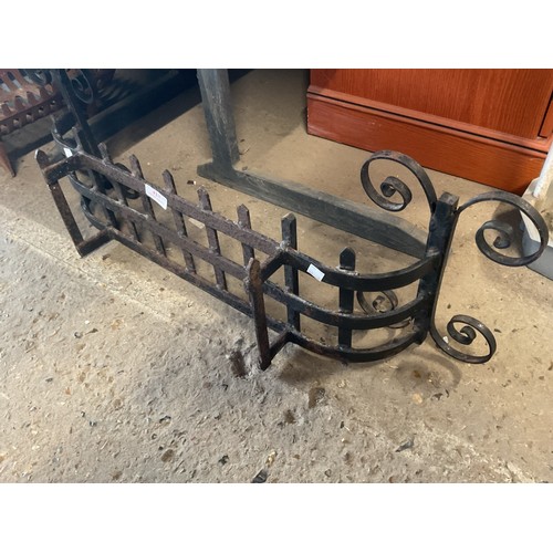 345 - Cast iron fire fret