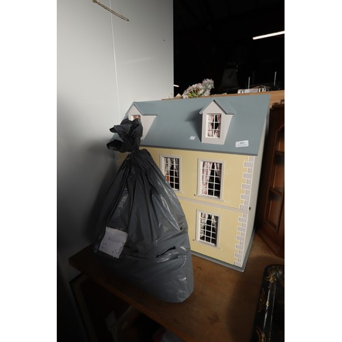 404 - Dolls house decorated
