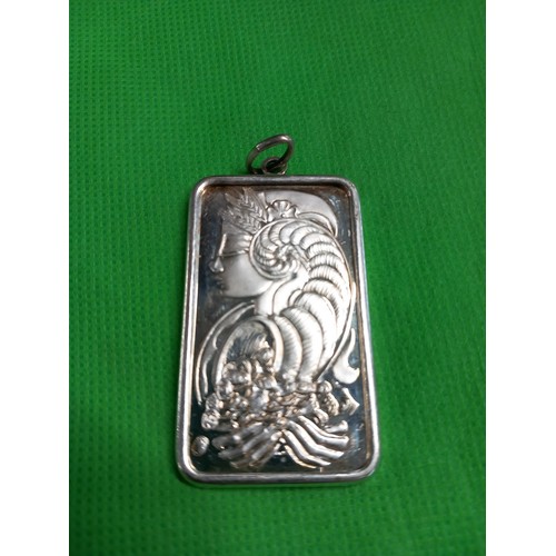414 - Pamp lady fortuna 1 troy ounce silver bar in silver pendant mount