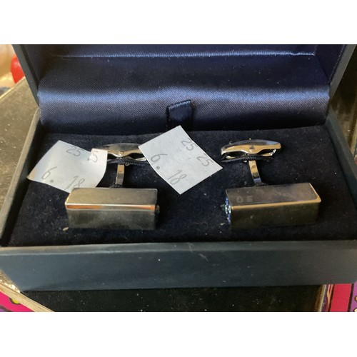 460 - Pair of designer cufflinks