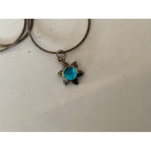 478 - Silver necklace with pendant