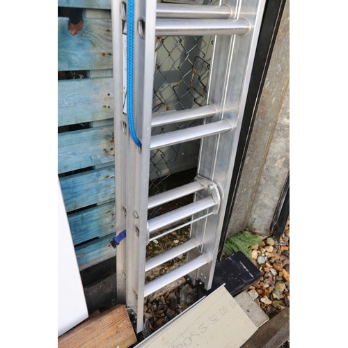 6 - Compact triple 2.03m extension ladder